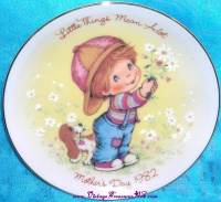Avon Mother's Day Vintage 1982 'Little Things Mean a Lot' Collector Plate <b><span style='color:red'> *****FIRST CLASS SHIPPING INCLUDED – DOMESTIC ORDERS ONLY!***** </span></b><span style='color:purple'> Image for Avon Mother's Day Vintage 1982 'Little Things Mean a Lot' Collector Plate <b><span style='color:red'> *****FIRST CLASS SHIPPING INCLUDED – DOMESTIC ORDERS ONLY!***** </span></b><span style='color:purple'>