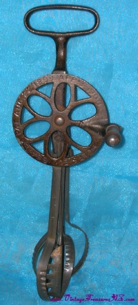Image for Holt's Egg Beater & Cream Whip Cast Iron Holt Lyon Co Antique ca 1899-1900 <b><span style='color:red'> *****PRIORITY MAIL SHIPPING INCLUDED – DOMESTIC ORDERS ONLY!***** </span></b><span style='color:purple'>