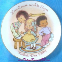 Avon Mother's Day Vintage 1984 'Love Comes in All Sizes' Collector Plate <b><span style='color:red'> *****FIRST CLASS SHIPPING INCLUDED – DOMESTIC ORDERS ONLY!***** </span></b><span style='color:purple'> Image for Avon Mother's Day Vintage 1984 'Love Comes in All Sizes' Collector Plate <b><span style='color:red'> *****FIRST CLASS SHIPPING INCLUDED – DOMESTIC ORDERS ONLY!***** </span></b><span style='color:purple'>